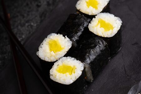 Маки с такуаном