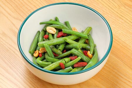 Кенийская фасоль с мятным соусом