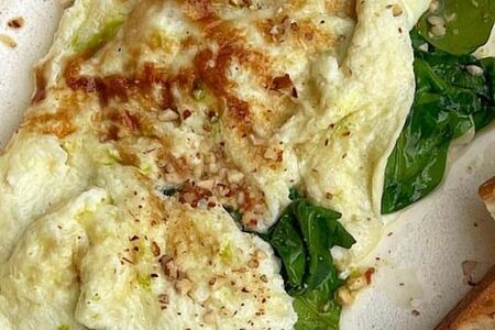 Французский омлет с бри