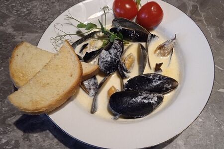 Голубые мидии в соусе Блю чиз