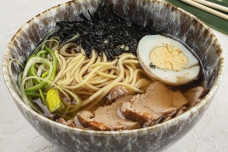 Суп рамен со свининой