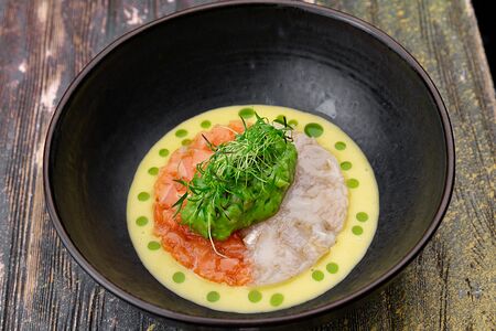 Тартар из лосося и дорадо/ гуакамоле