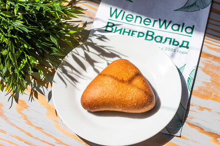 Пирожок печеный с капустой