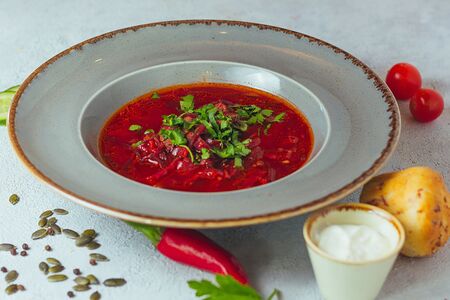 Борщ из говядины со сметаной