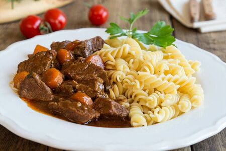 Гуляш с говядиной