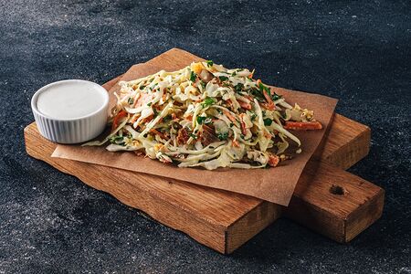 Коул слоу с луком фри