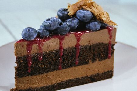 Шоколадный с голубикой