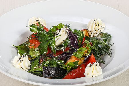 Салат из баклажанов с помидорами