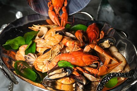 Ассорти морепродуктов в соусе том ям