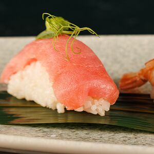 Нигири с тунцом