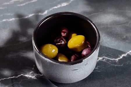 Оливки гиганти и маслины каламата