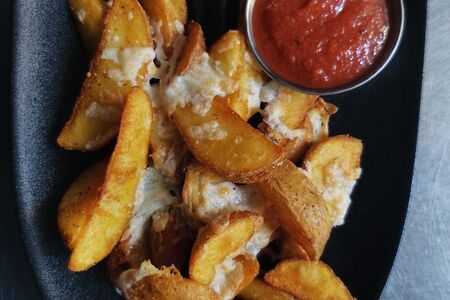 Картофель по-деревенски под сыром