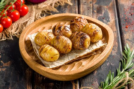 Картофель молодой на мангале