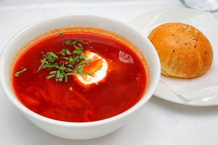 Борщ со сметаной и говядиной