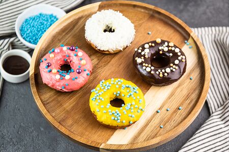 Пончик в шоколадной глазури