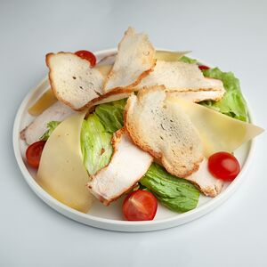 Салат Цезарь с курицей