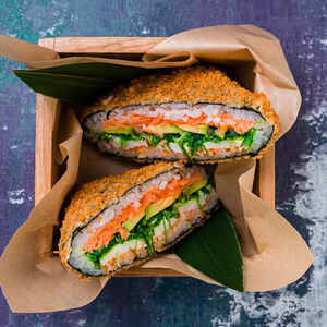 Суши-бургер с лососем