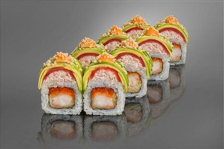 Роллс ролл с тунцом, креветкой в кляре и авокадо