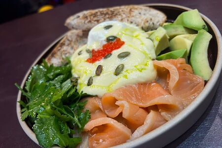 Пашот со слабосолёным лососем