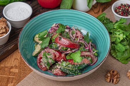 Салат по-грузински с грецким орехом