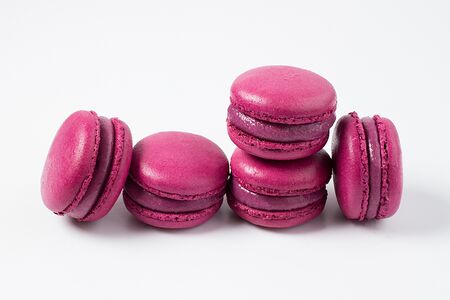 Макарон Чёрная смородина