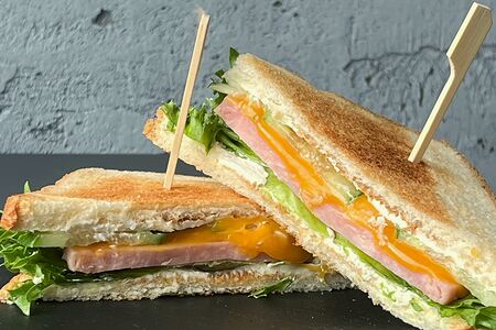 Сэндвич с ветчиной. Сэндвич с ветчиной и сыром сколько калорий. Сэндвич с ветчиной русский аппетит. Сэндвич с ветчиной спар. Сэндвич с ветчиной и сыром гулливер.