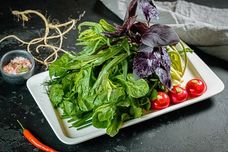 Зелень свежая