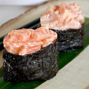 Гункан Спайси-лосось