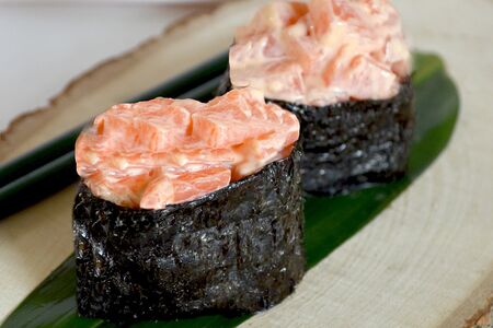 Гункан Спайси-лосось