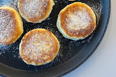 Сырник со сметаной