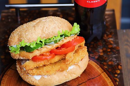 Цезарь Чикен бургер