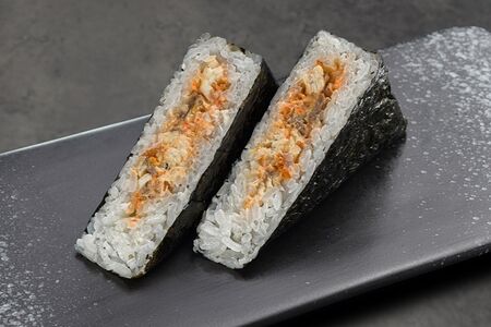 Онигири с угрем