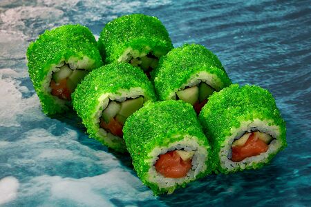 Ролл Калифорния с лососем