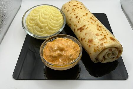 Блинчик с картошкой и куриным филе в сливочном соусе