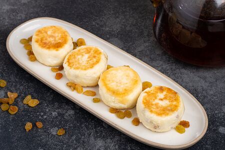 Сырники с изюмом