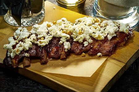 Тонкие рёбрышки с соусом Хойсин