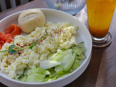 Скрэмбл с красной рыбой