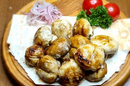 На мангале шампиньоны