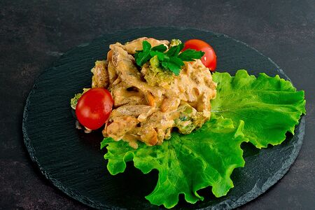 Курица с овощами в сливках