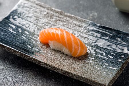 Суши Лосось