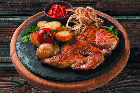 Цыпленок табака с мини-картофелем