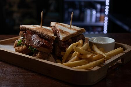 Клаб-сэндвич Курица-Бекон