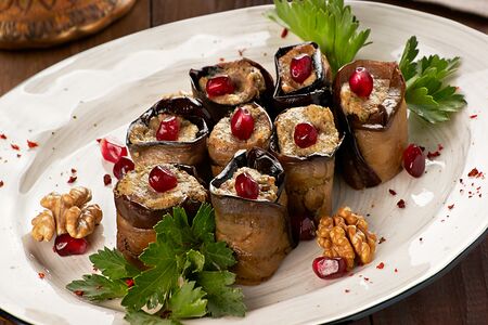 Рулетики с ореховой начинкой