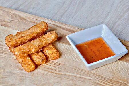 Сырные палочки с соусом свит чили