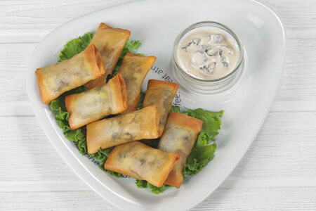 Спринг-роллы с курицей и грибами