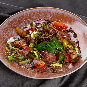 С говядиной в кунжутном соусе