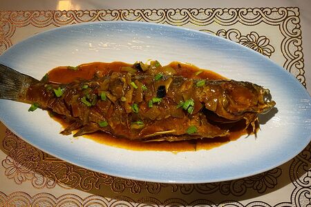 Сибас в сычуаньском соусе