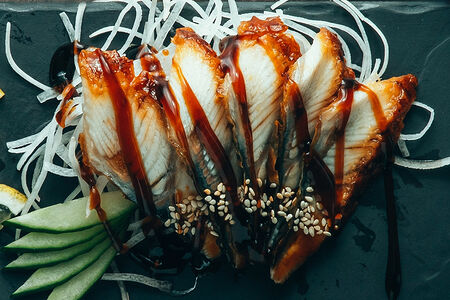 Сашими угорь