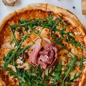 Прошутто с грушей и горгондзолой