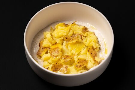 Печеный картофель с трюфельным соусом